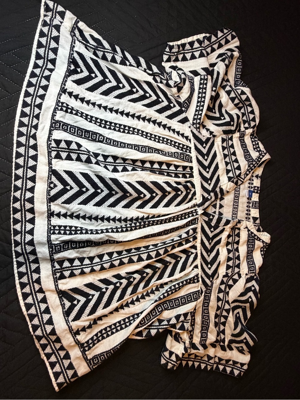 Old Navy Black & White Geometric Circle Skater Top